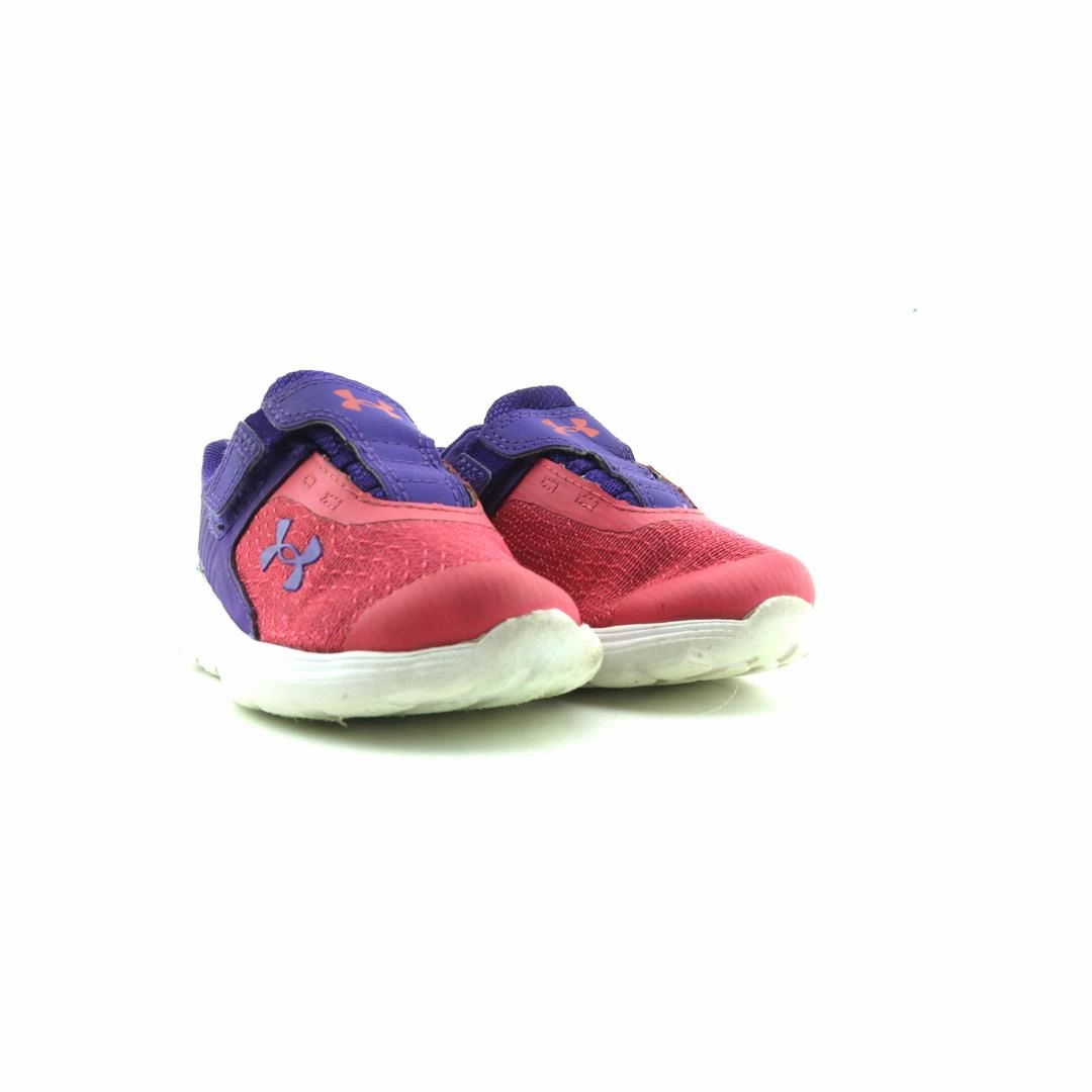 UNDER ARMOUR GINF OUTHUSTLE Under Armour sport shoe shots