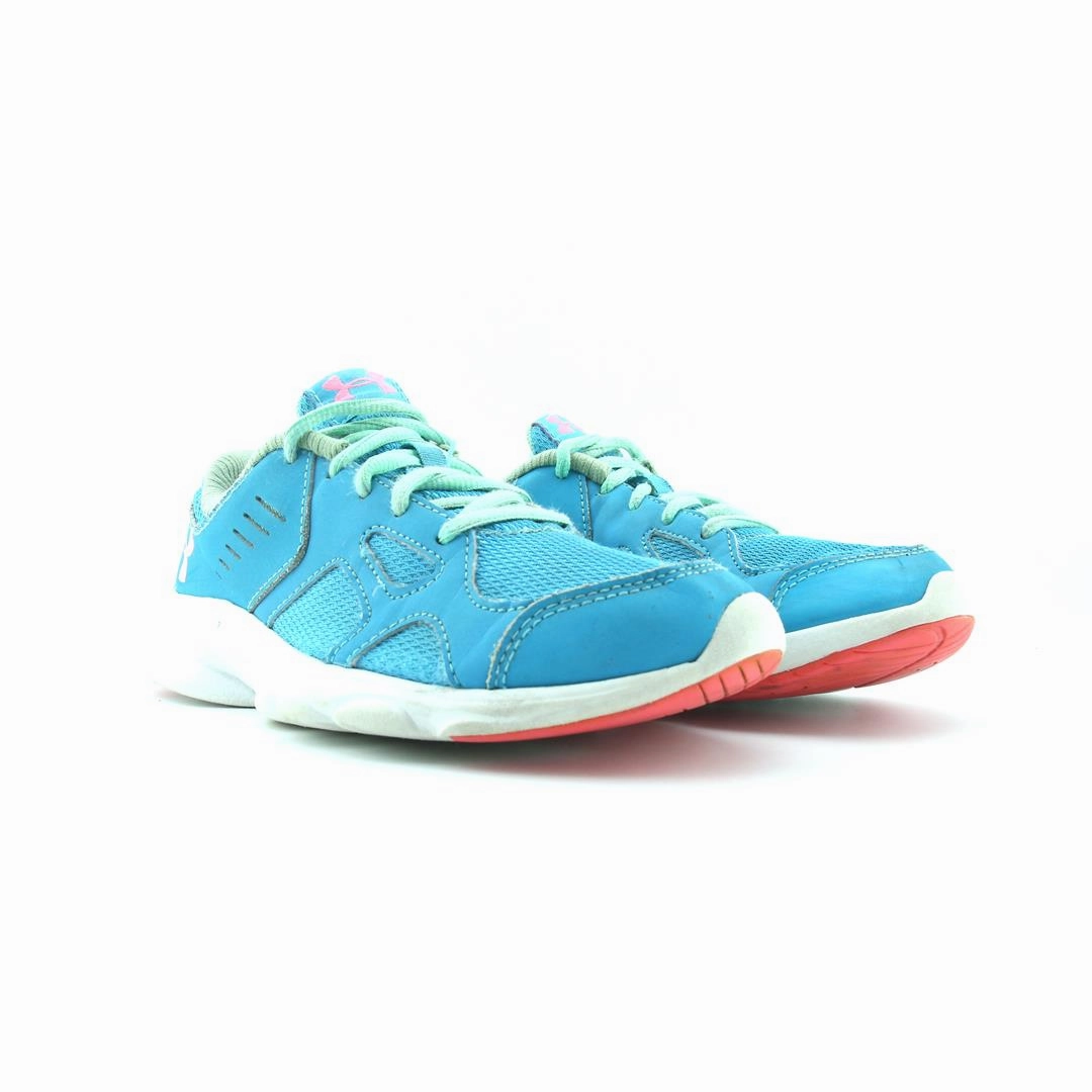 UNDER ARMOUR GRADE  PACE Under Armour sport shoe shots
