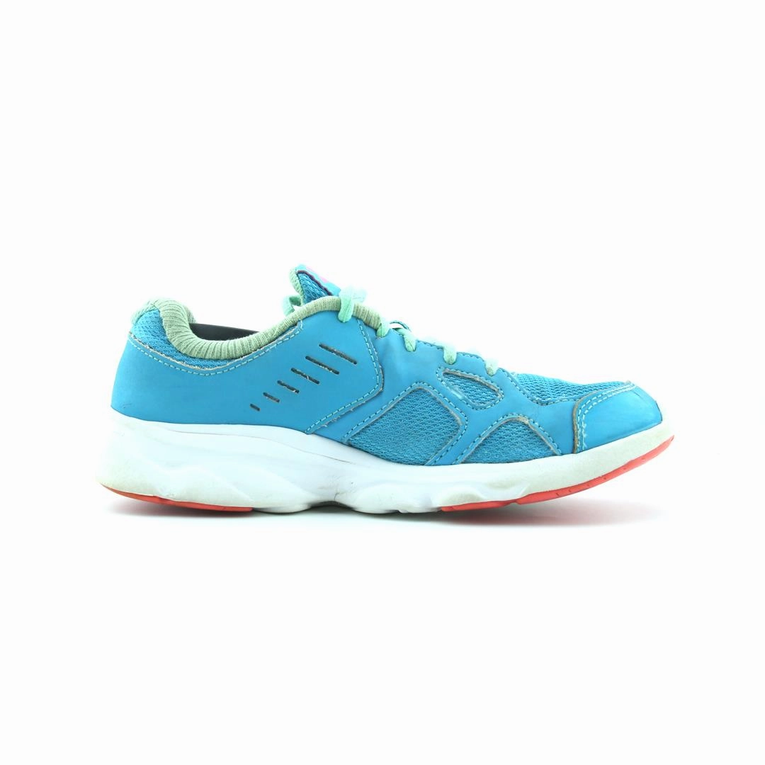 UNDER ARMOUR GRADE  PACE Under Armour sport shoe shots