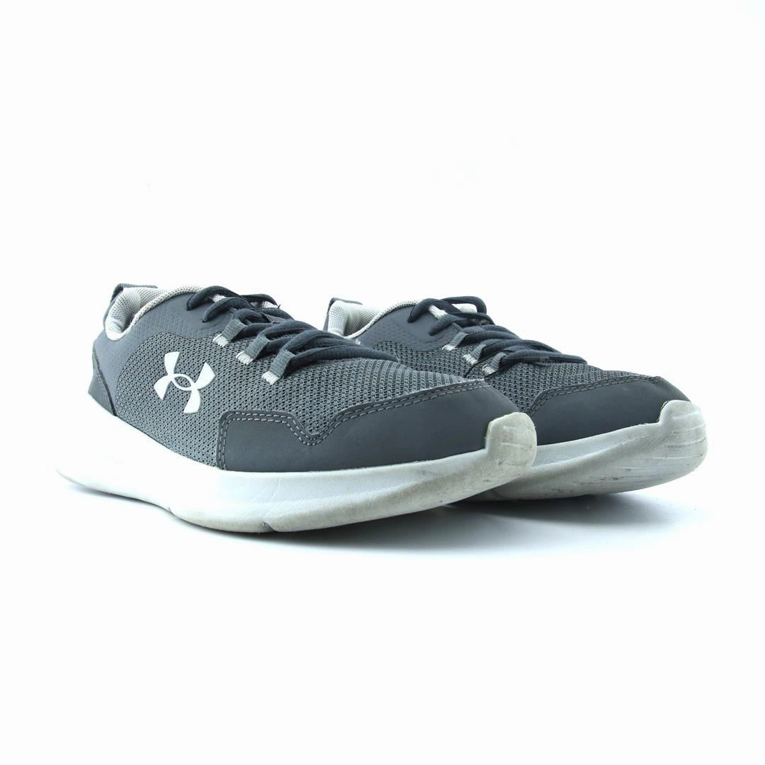 UNDER ARMOUR GRADE SCHOOL ESSENTIAL Under Armour trainer close-ups
