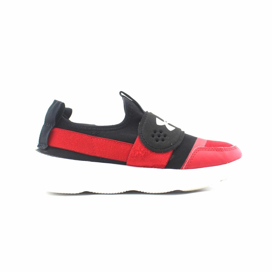 UNDER ARMOUR GRADE SCHOOL UA RUNPLAY Under Armour trainer close-ups