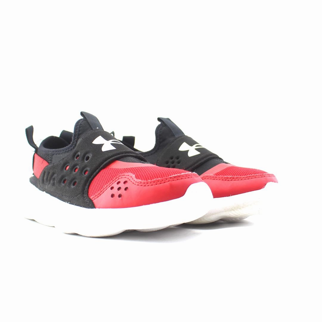 UNDER ARMOUR GRADE SCHOOL UA RUNPLAY Under Armour trainer close-ups