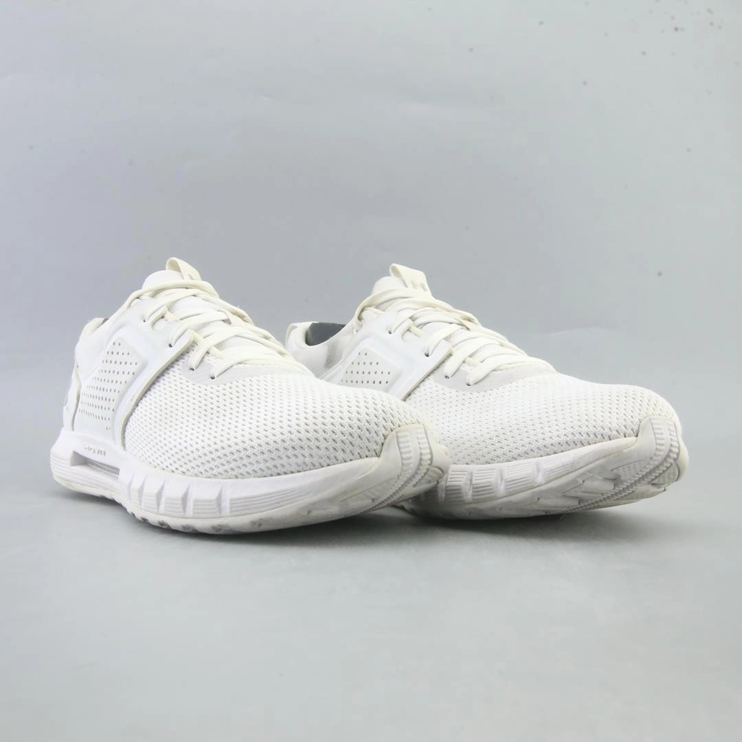 UNDER ARMOUR  HOVR CTW Under Armour trainer close-ups