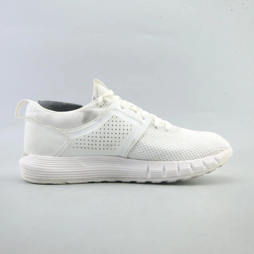 UNDER ARMOUR  HOVR CTW Under Armour trainer close-ups
