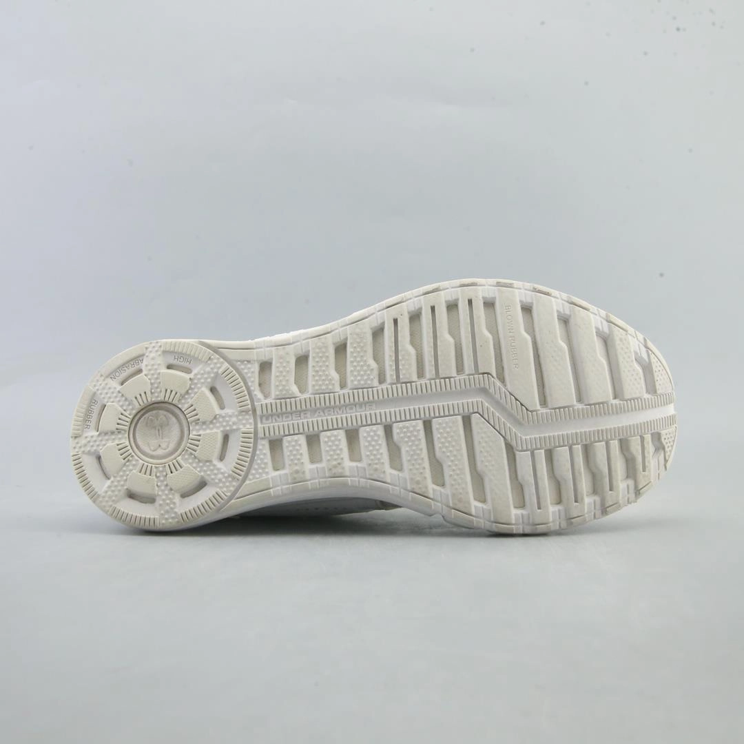 UNDER ARMOUR  HOVR CTW Under Armour trainer close-ups