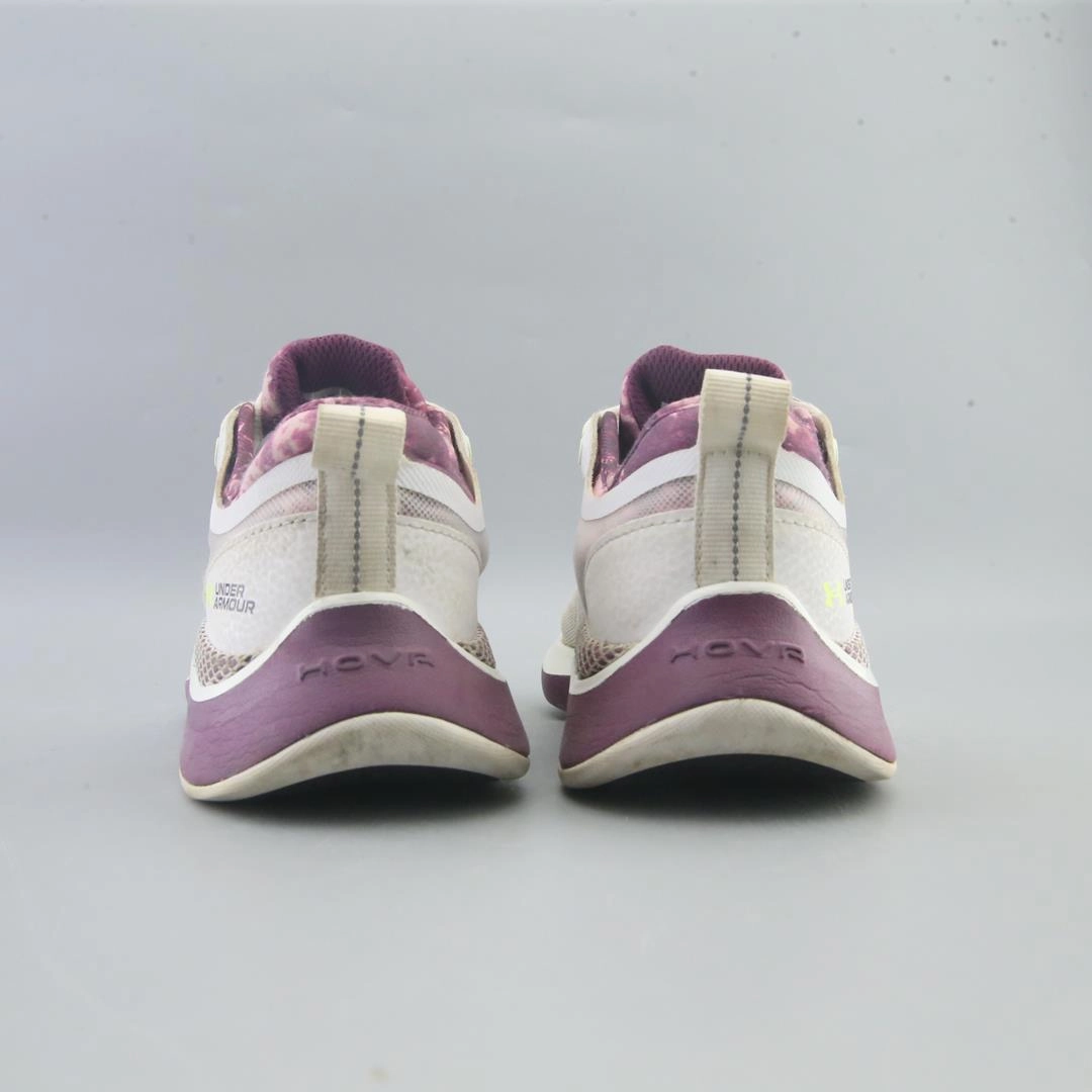 UNDER ARMOUR  HOVR OMNIA Under Armour trainer close-ups