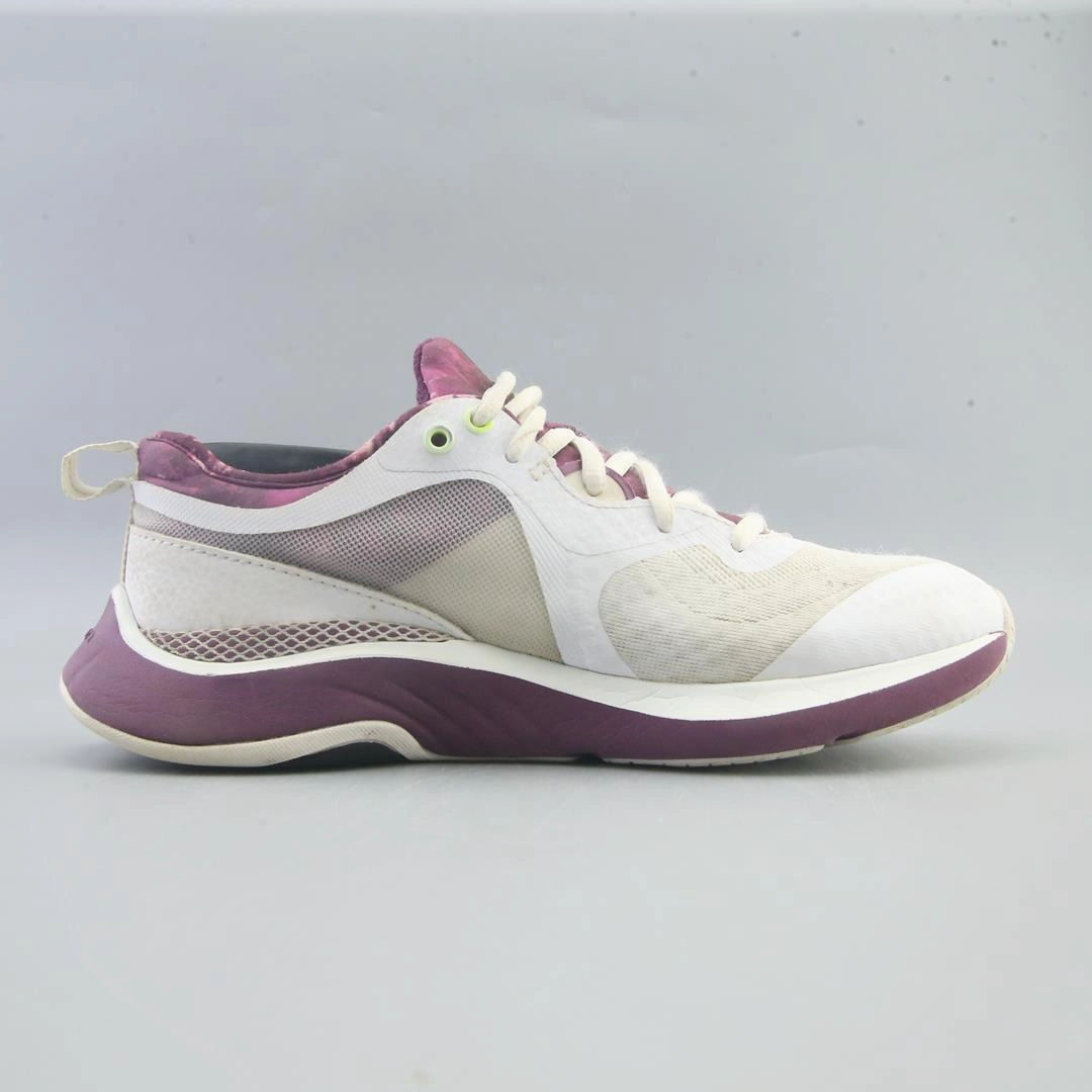 UNDER ARMOUR  HOVR OMNIA Under Armour trainer close-ups
