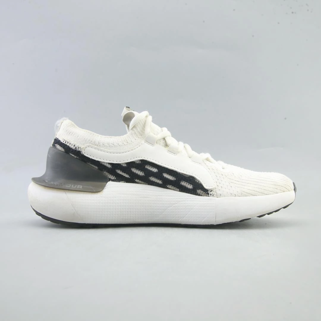 UNDER ARMOUR HOVR PHANTOM 3 SE Under Armour trainer close-ups