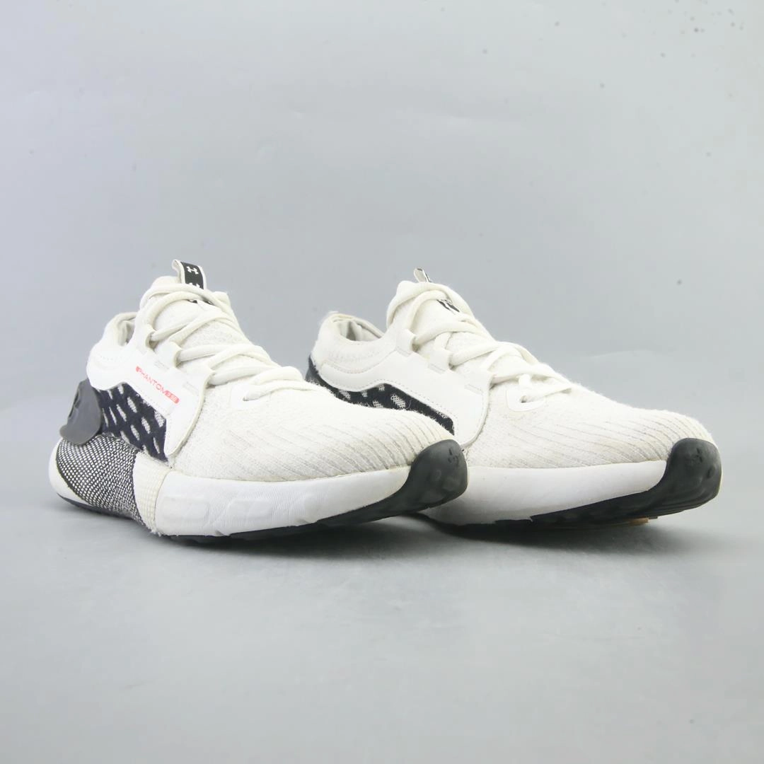 UNDER ARMOUR HOVR PHANTOM 3 SE Under Armour trainer close-ups
