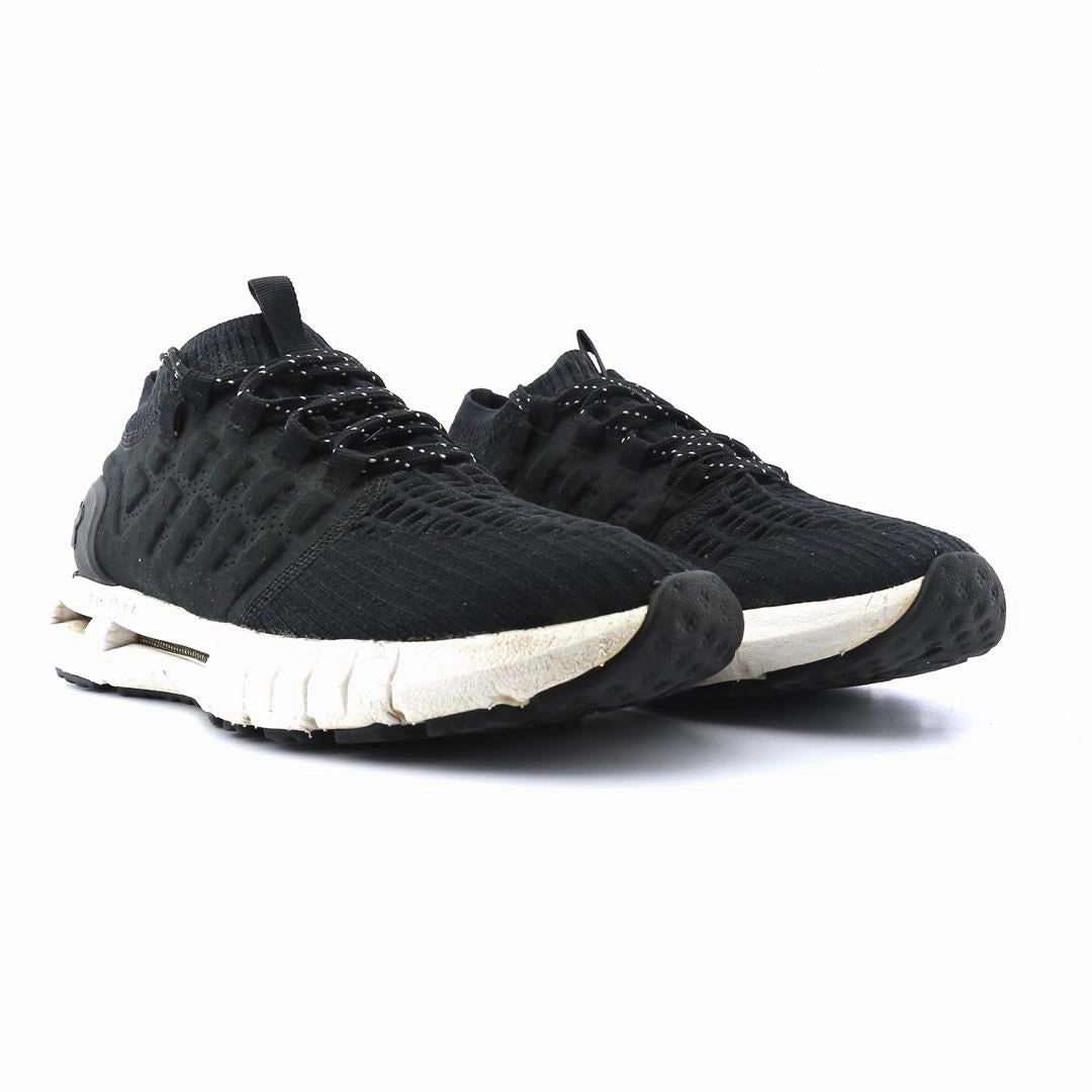 UNDER ARMOUR  HOVR PHANTOM Under Armour trainer close-ups