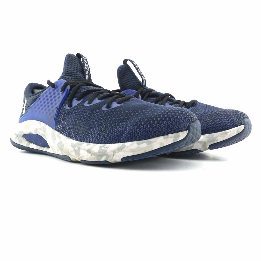 UNDER ARMOUR HOVR RISE 3 Under Armour trainer close-ups