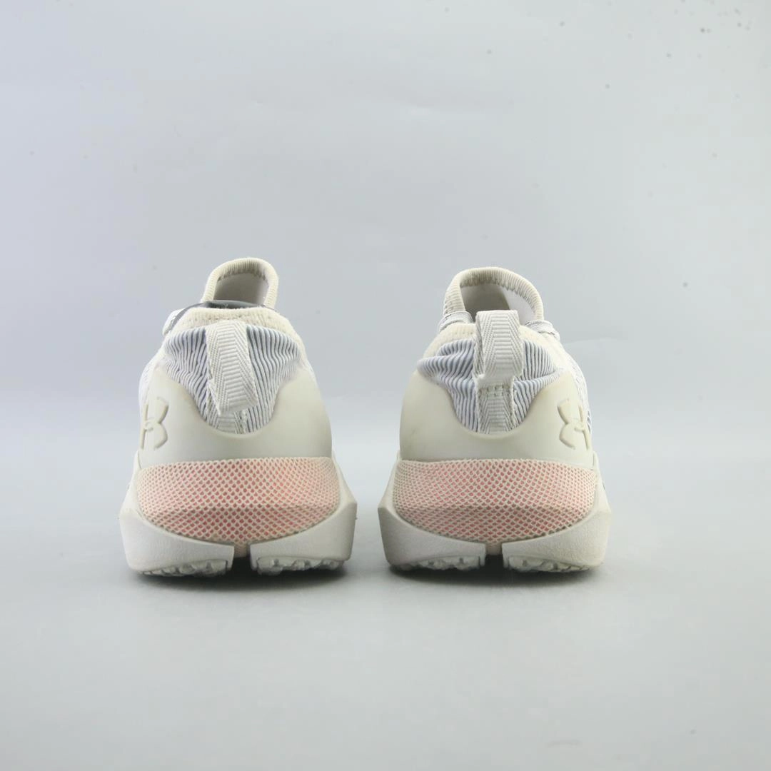UNDER ARMOUR HOVR SLK EVO Under Armour trainer close-ups
