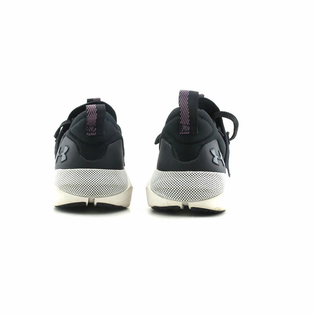 UNDER ARMOUR  HOVR SLK EVO Under Armour trainer close-ups