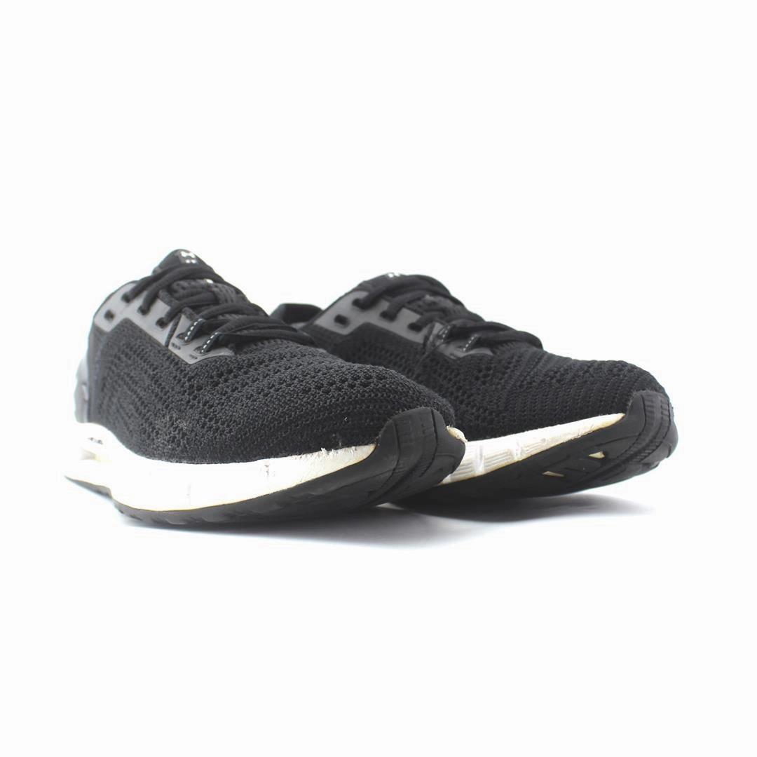 UNDER ARMOUR  HOVR SONIC 2 Under Armour trainer close-ups