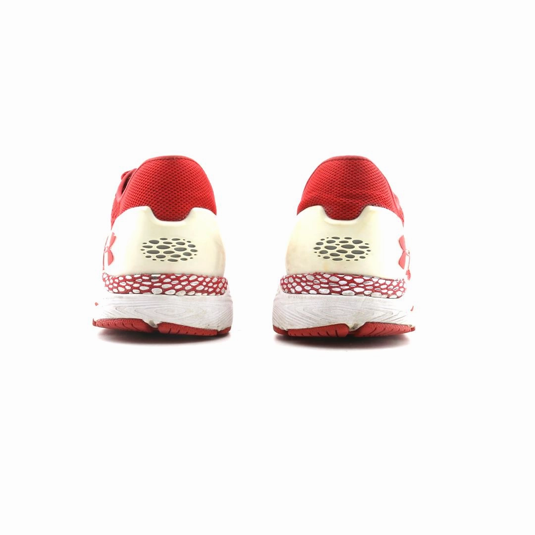 UNDER ARMOUR  HOVR SONIC 2 Under Armour trainer close-ups