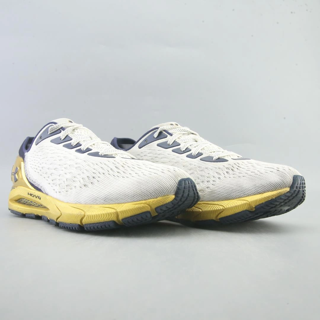 UNDER ARMOUR HOVR SONIC 3 Under Armour trainer close-ups