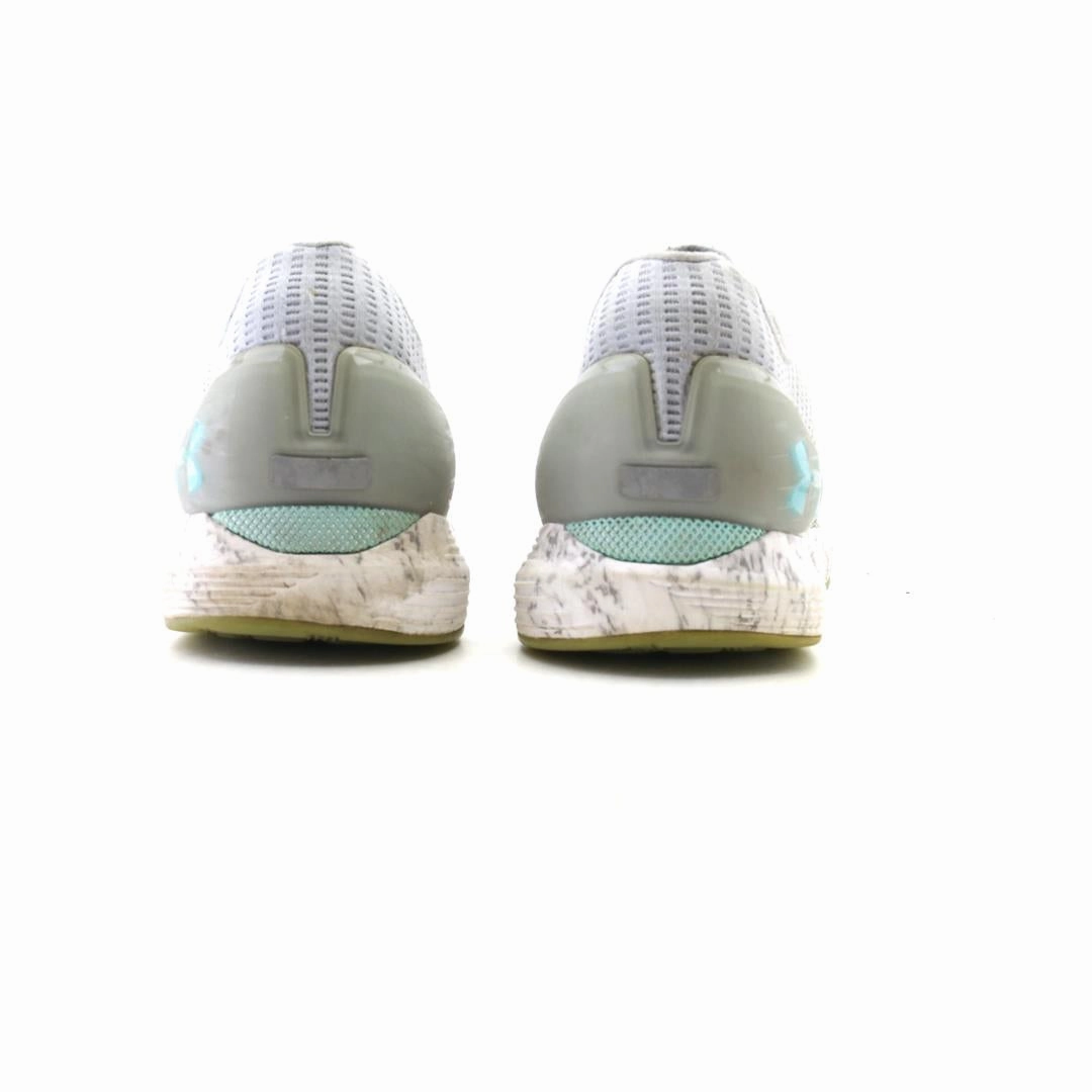 UNDER ARMOUR HOVR SONIC Under Armour trainer close-ups