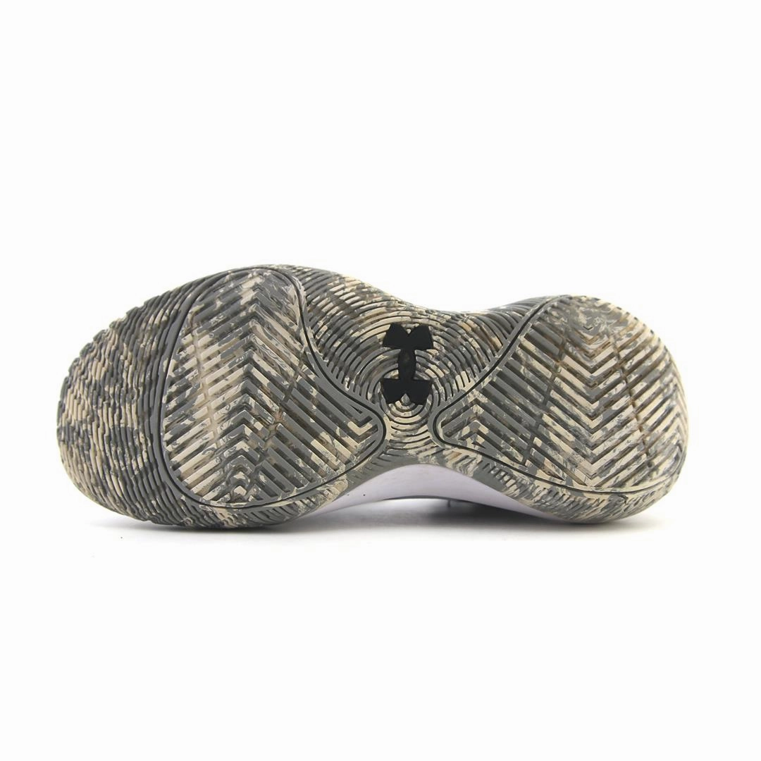 UNDER ARMOUR JET 21 Under Armour trainer close-ups