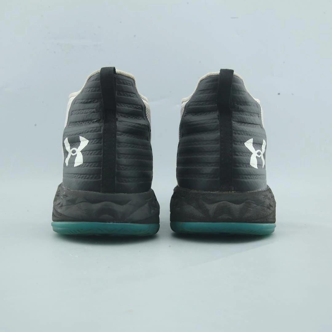 UNDER ARMOUR JET MID Under Armour performance footwear