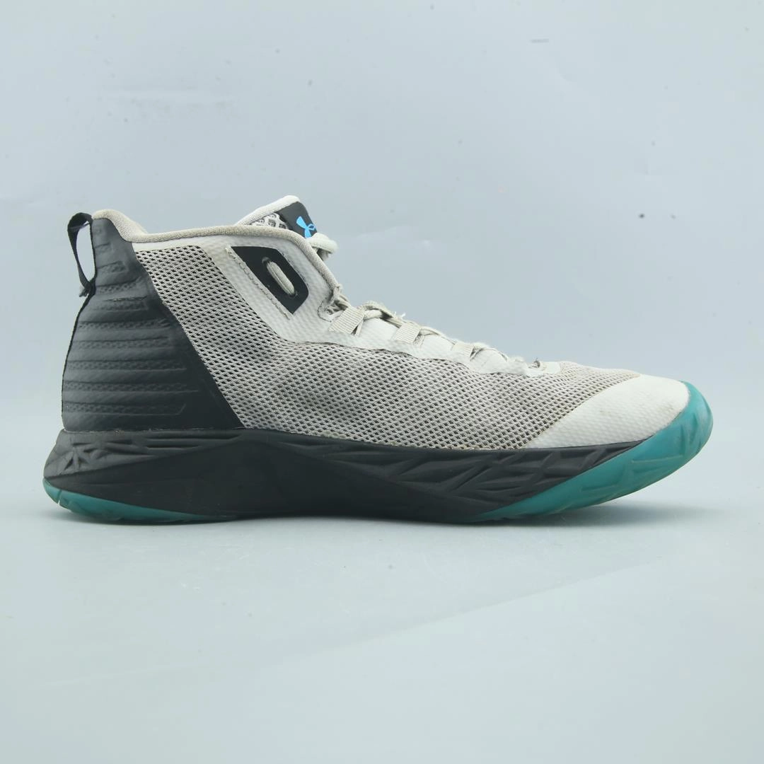 UNDER ARMOUR JET MID Under Armour performance footwear