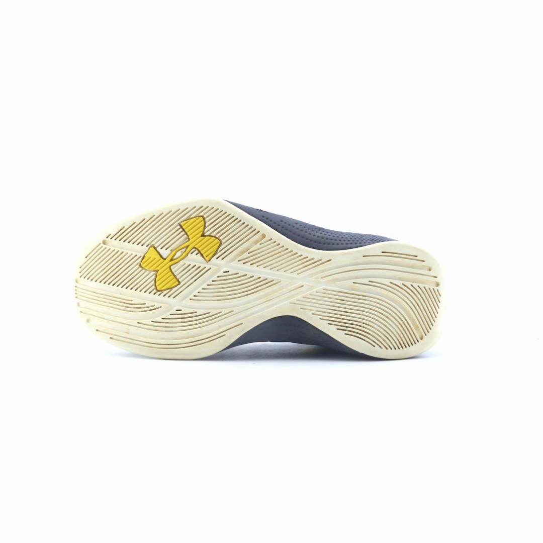UNDER ARMOUR JET MID Under Armour sport shoe shots