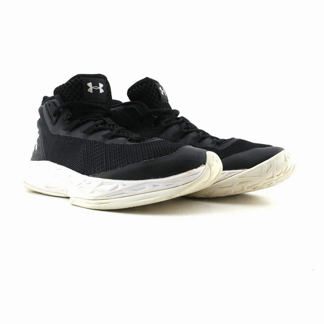 UNDER ARMOUR  JET MID Under Armour trainer close-ups