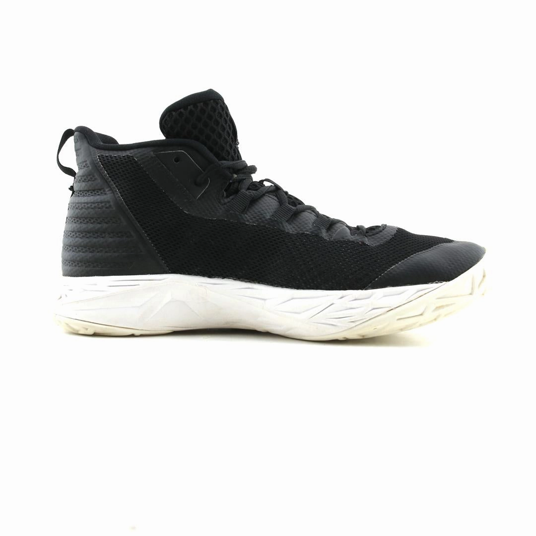 UNDER ARMOUR  JET MID Under Armour trainer close-ups