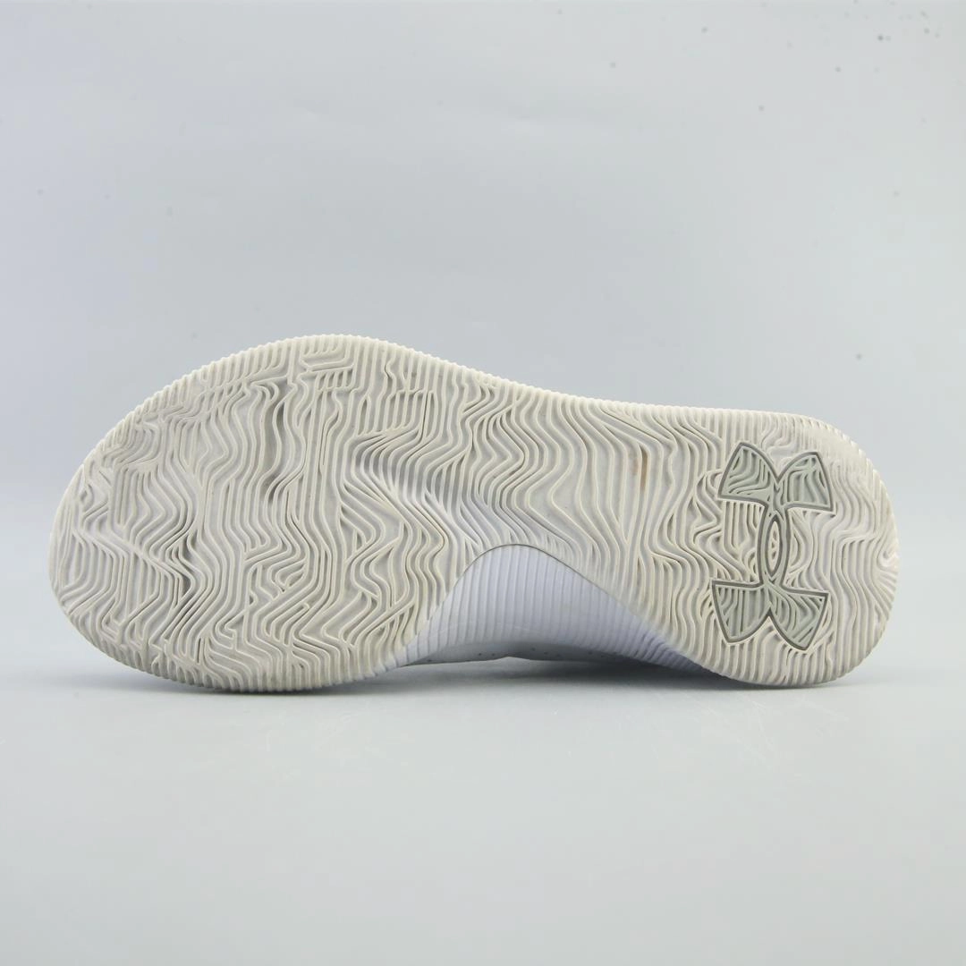 UNDER ARMOUR JET Under Armour trainer close-ups