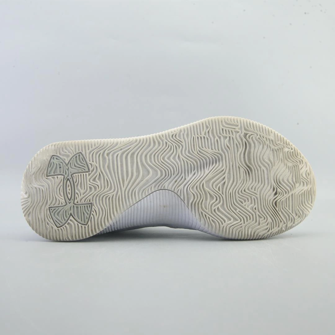 UNDER ARMOUR JET Under Armour trainer close-ups