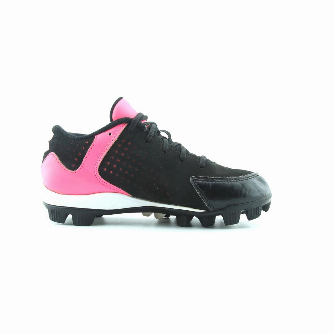 UNDER ARMOUR LEADOFF LOW RM JR Under Armour sport shoe shots