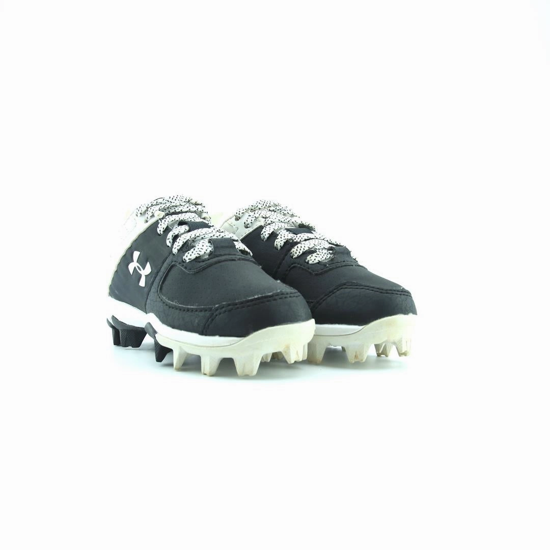 UNDER ARMOUR LEADOFF LOW RM JR Under Armour sport shoe shots