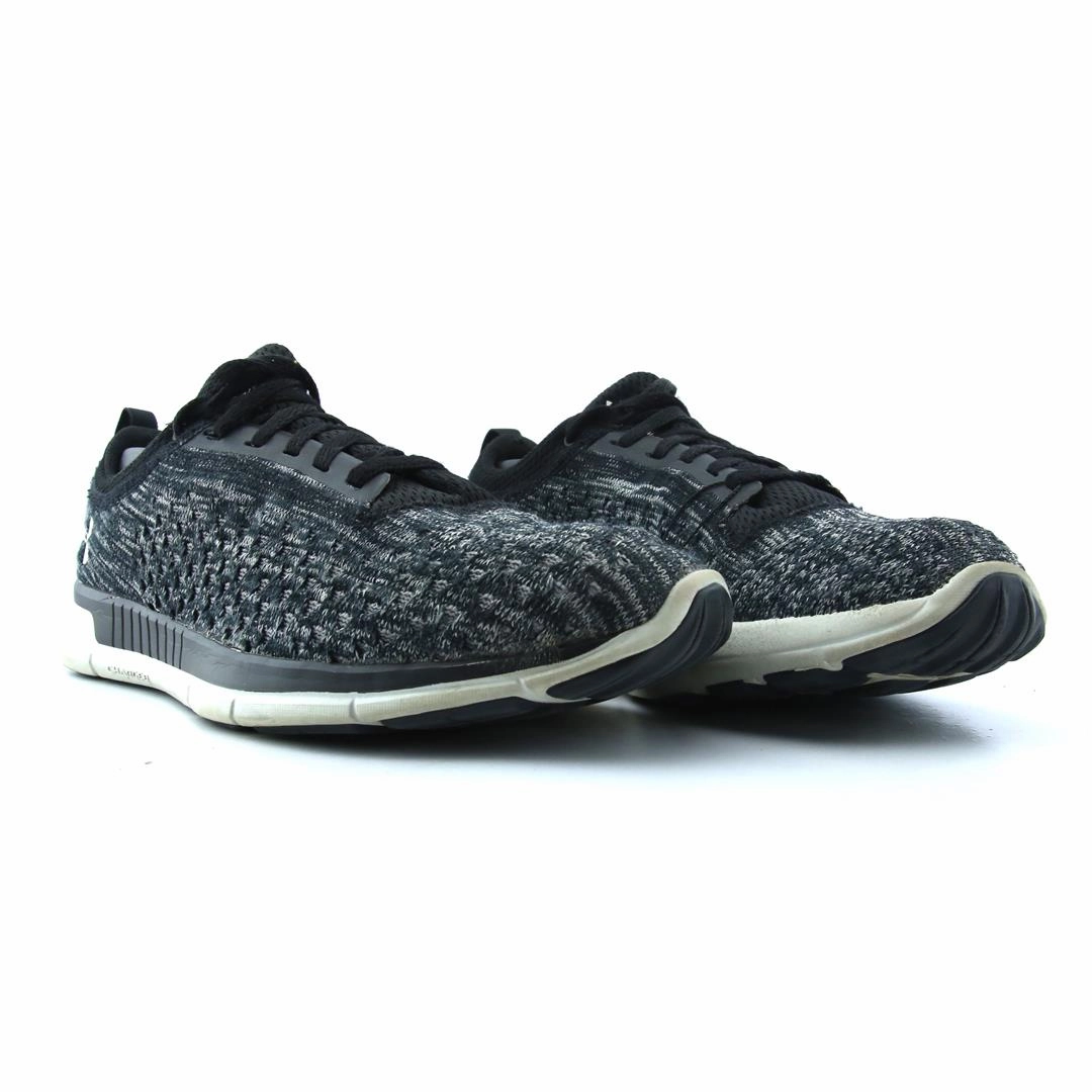 UNDER ARMOUR LIGHTNING 2 Under Armour trainer close-ups
