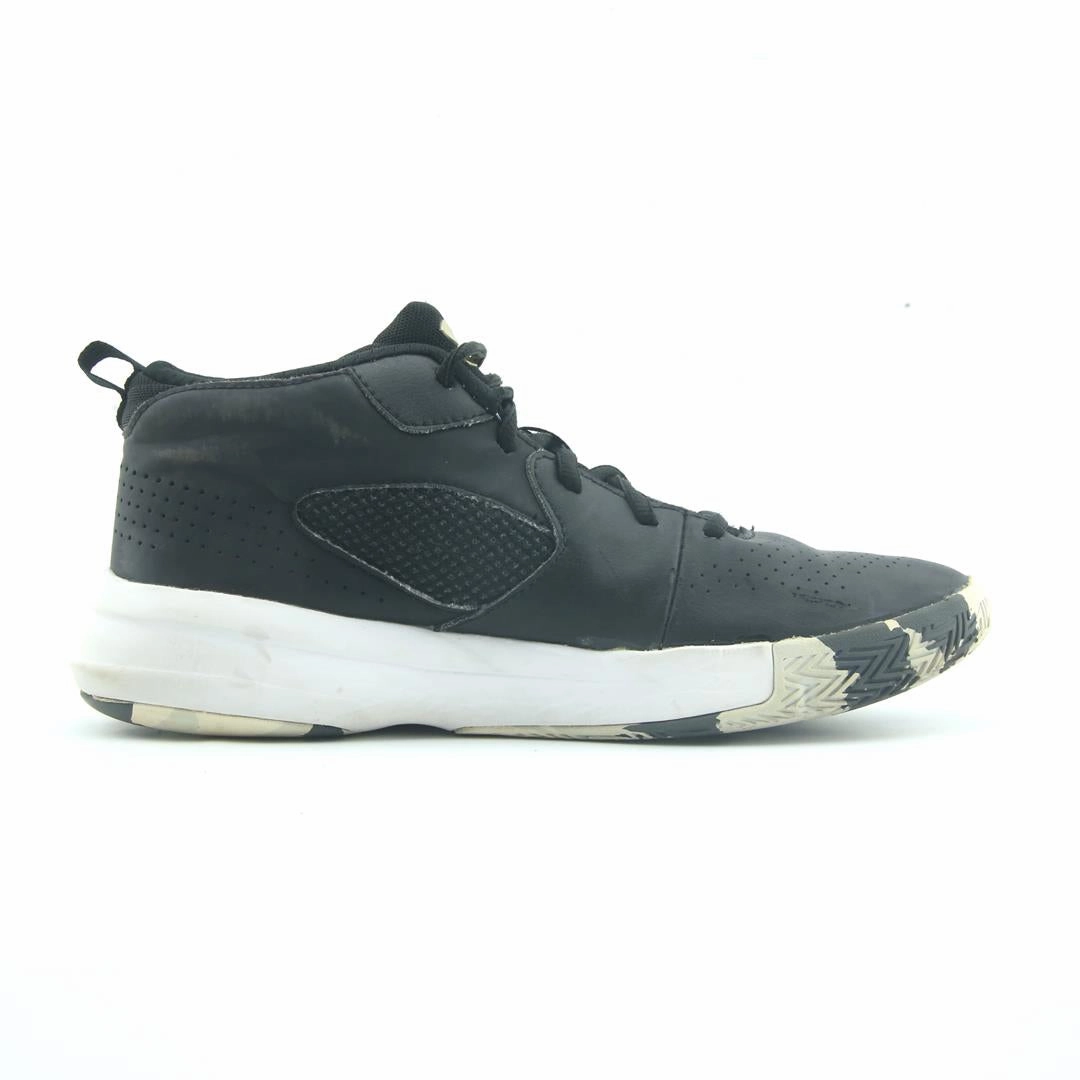 UNDER ARMOUR LOCKDOWN 5 Under Armour sport shoe shots