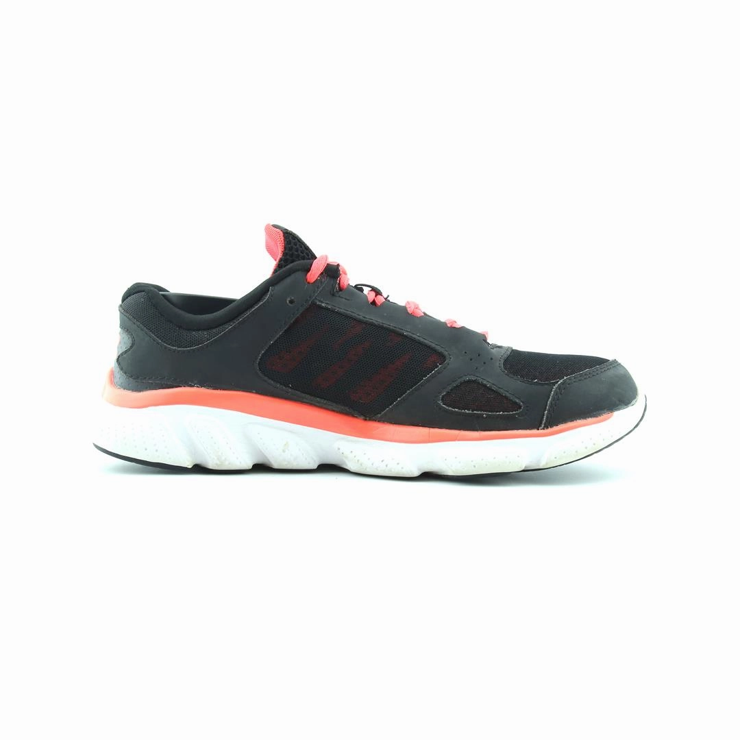 UNDER ARMOUR MICRO G ASSERT 5 Under Armour sport shoe shots