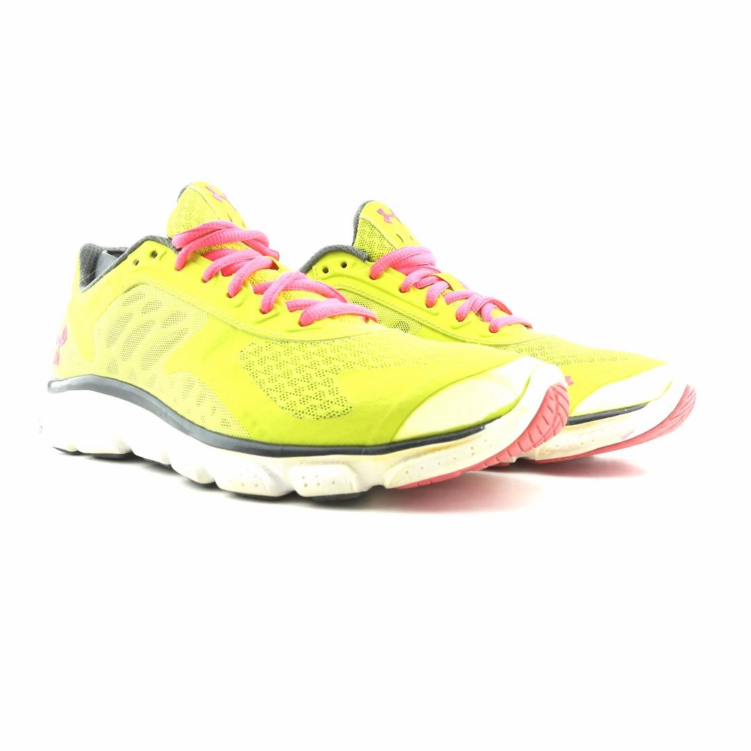 UNDER ARMOUR MICRO G Under Armour trainer close-ups