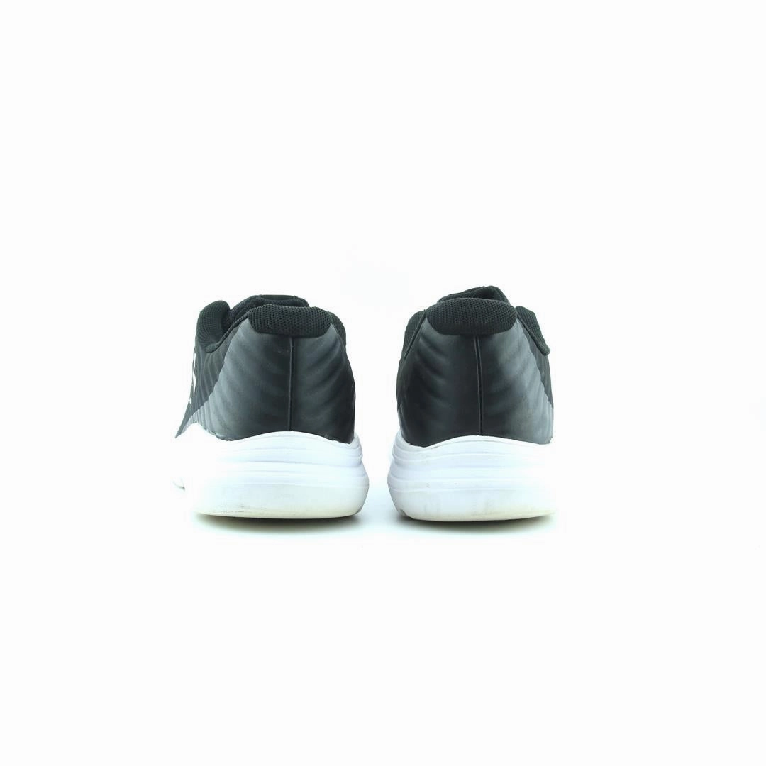 UNDER ARMOUR OUT HUSTLE Under Armour sport shoe shots