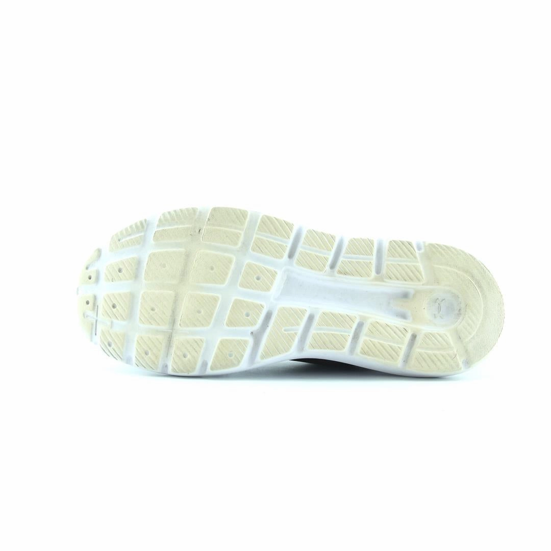 UNDER ARMOUR OUT HUSTLE Under Armour sport shoe shots