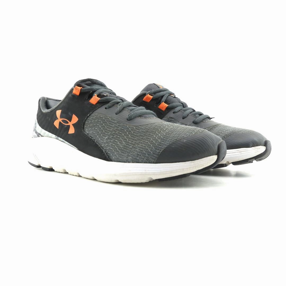 UNDER ARMOUR OUT HUSTLE Under Armour trainer close-ups