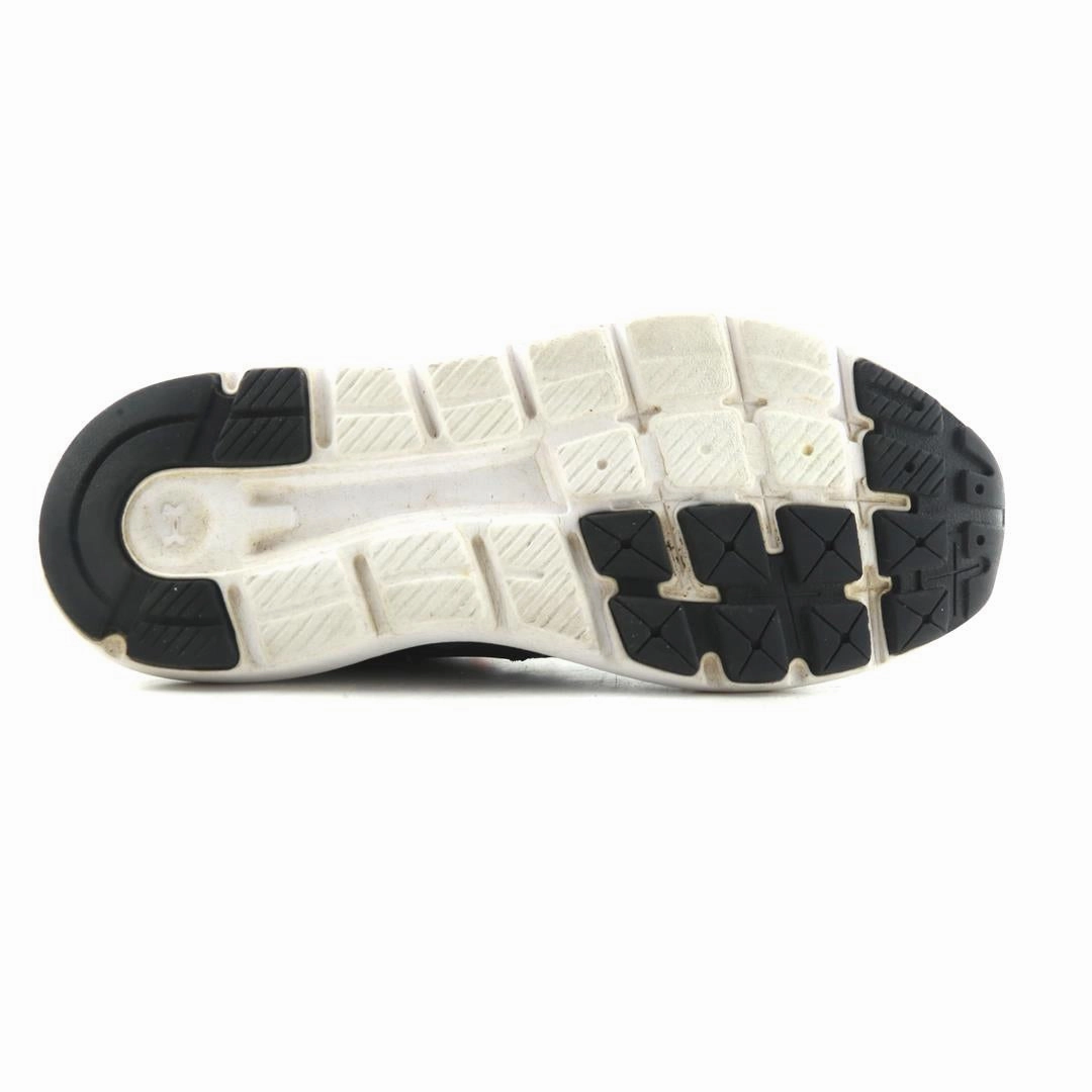 UNDER ARMOUR OUT HUSTLE Under Armour trainer close-ups