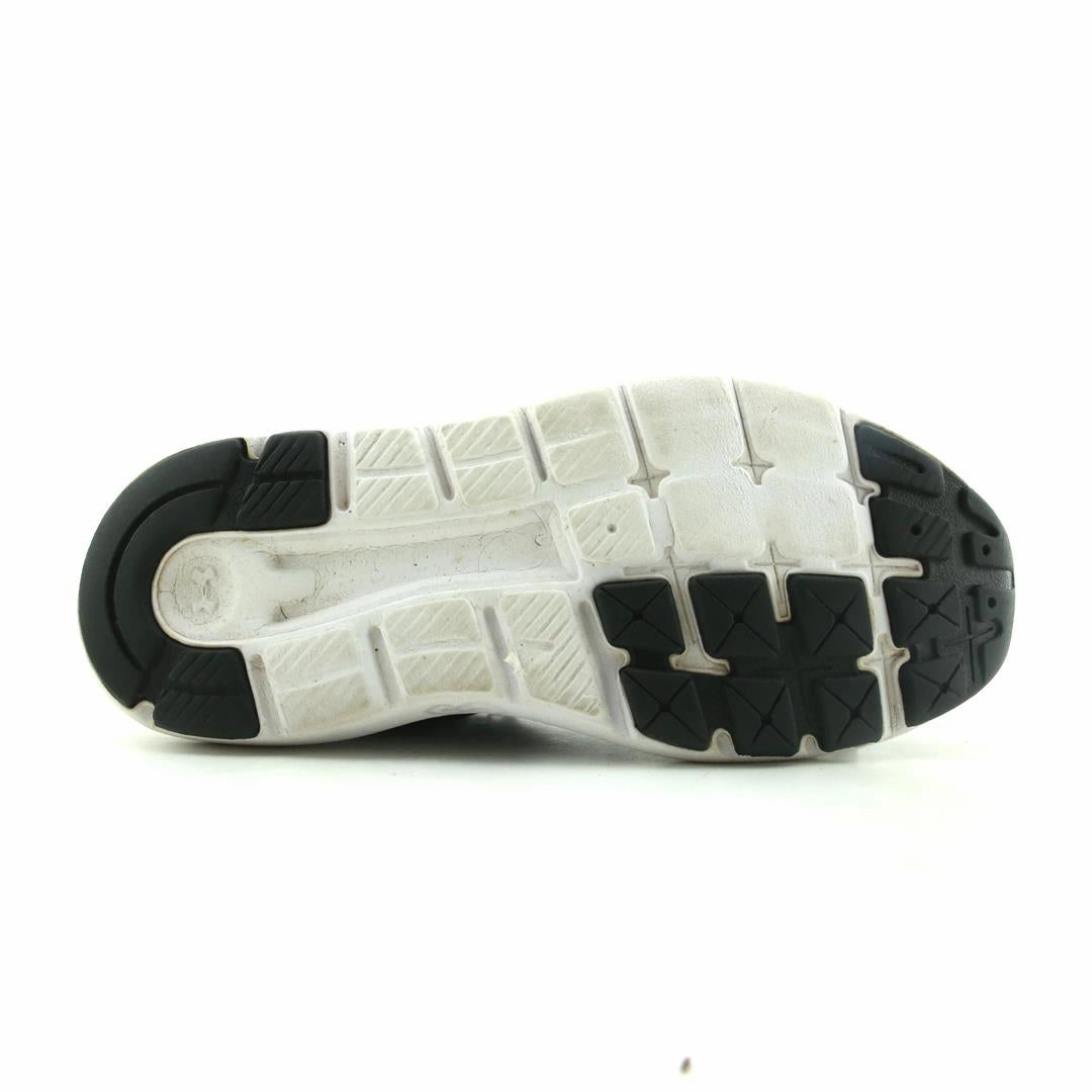 UNDER ARMOUR OUTHUSTLE Under Armour sport shoe shots
