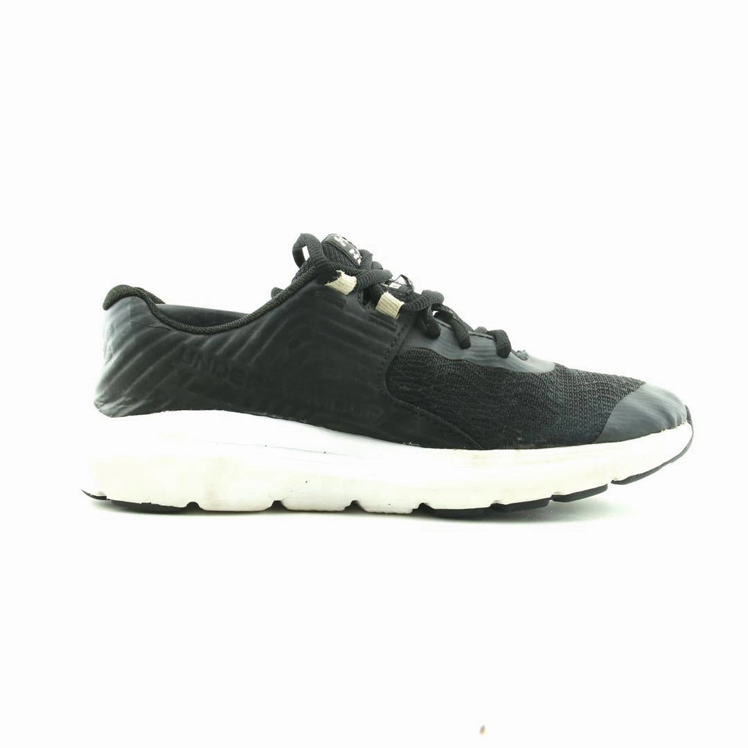 UNDER ARMOUR OUTHUSTLE Under Armour sport shoe shots