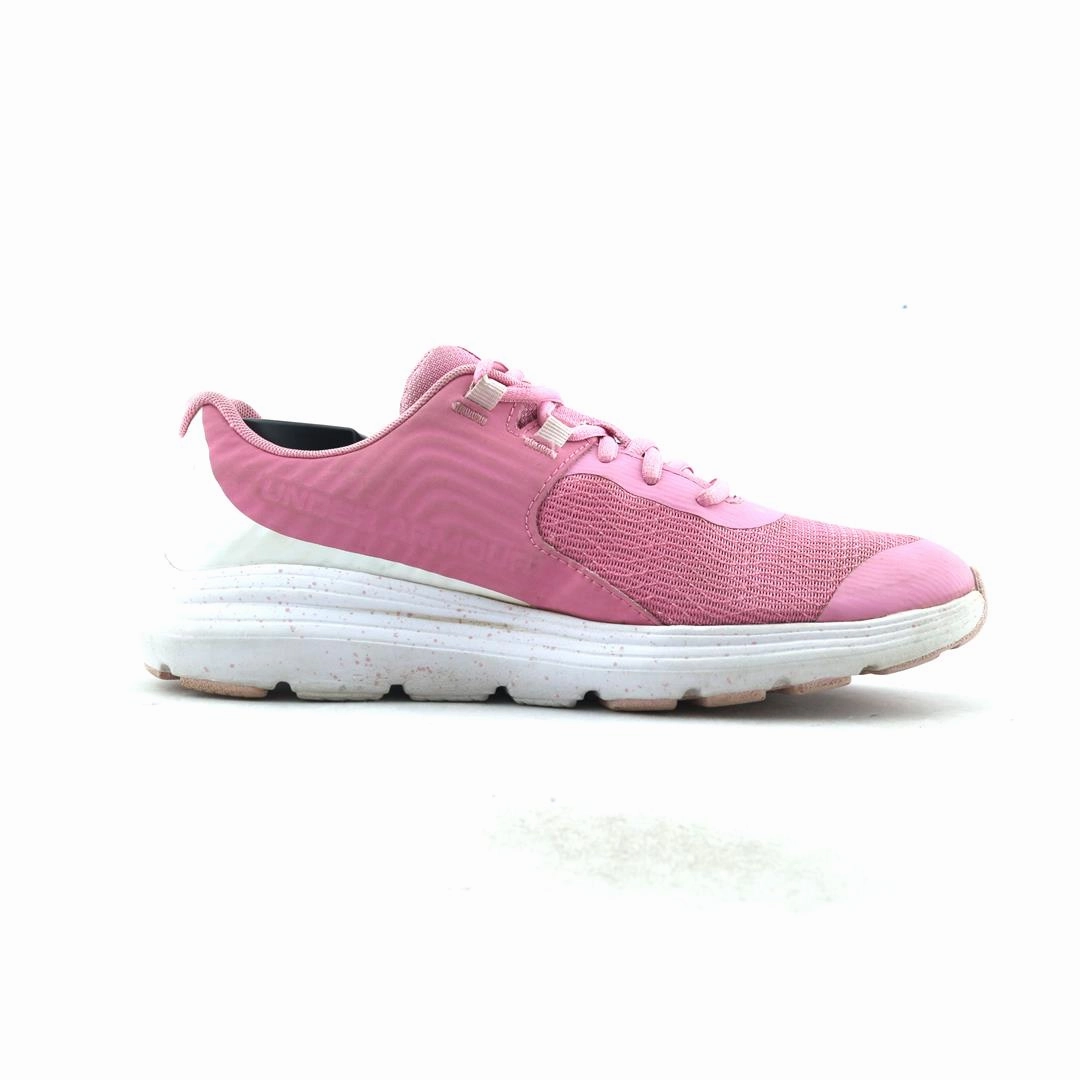 UNDER ARMOUR OUTHUSTLE Under Armour sport shoe shots