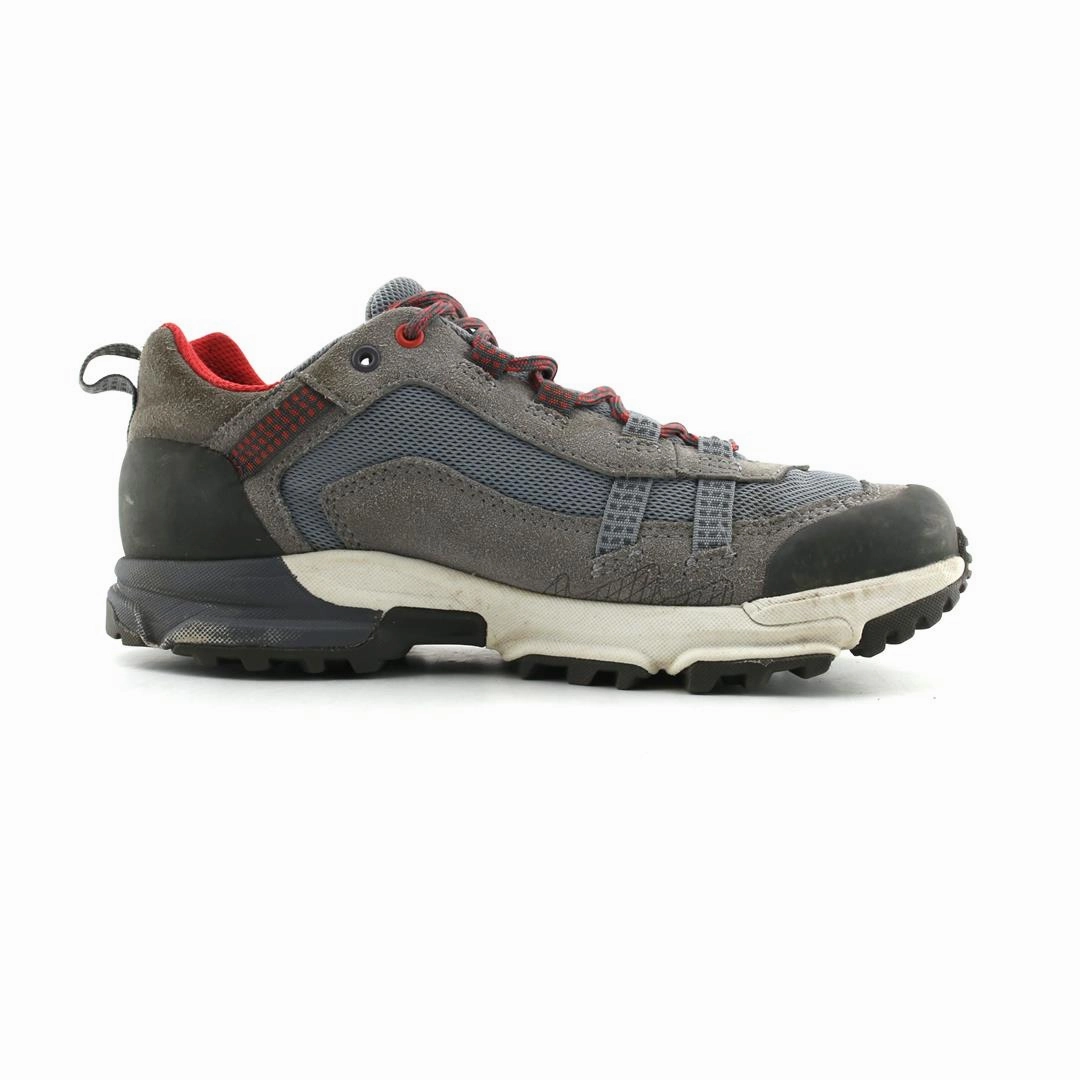 UNDER ARMOUR POST CANYON LOW Under Armour trainer close-ups
