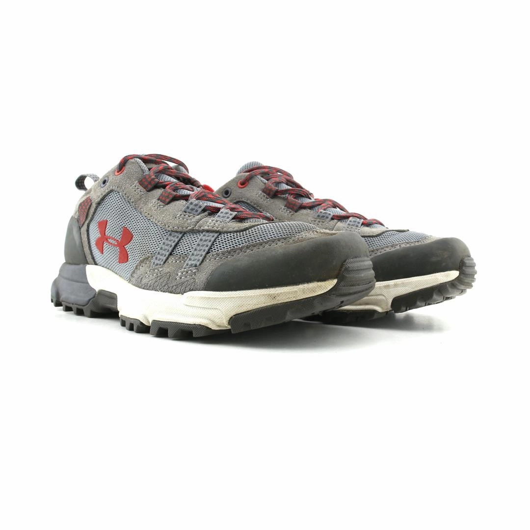 UNDER ARMOUR POST CANYON LOW Under Armour trainer close-ups