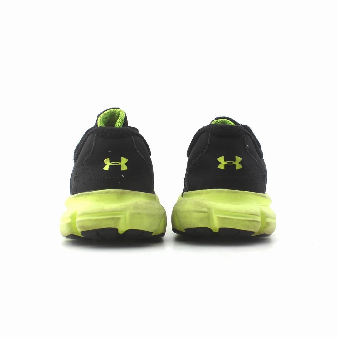 UNDER ARMOUR  RAVE 2 Under Armour trainer close-ups