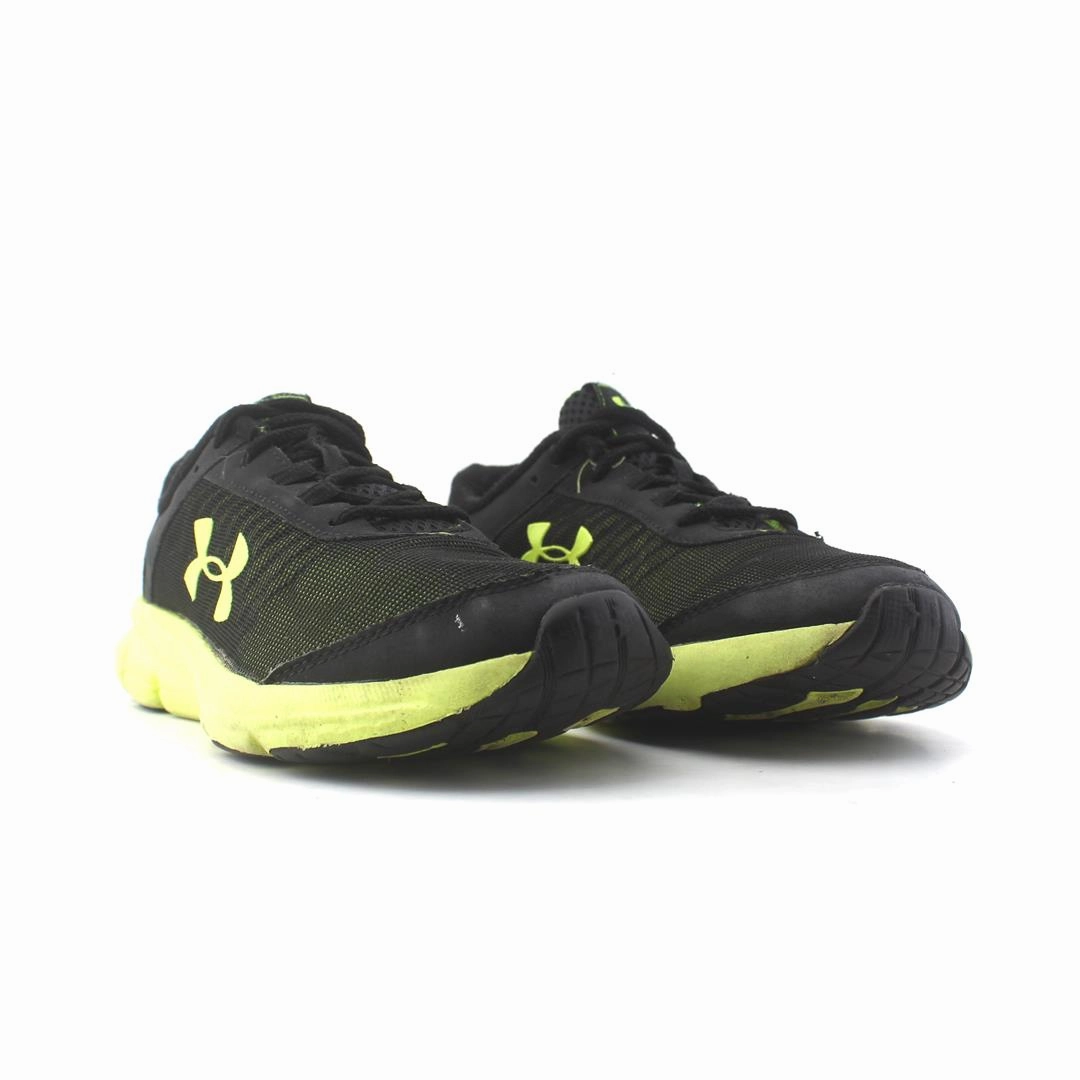 UNDER ARMOUR  RAVE 2 Under Armour trainer close-ups