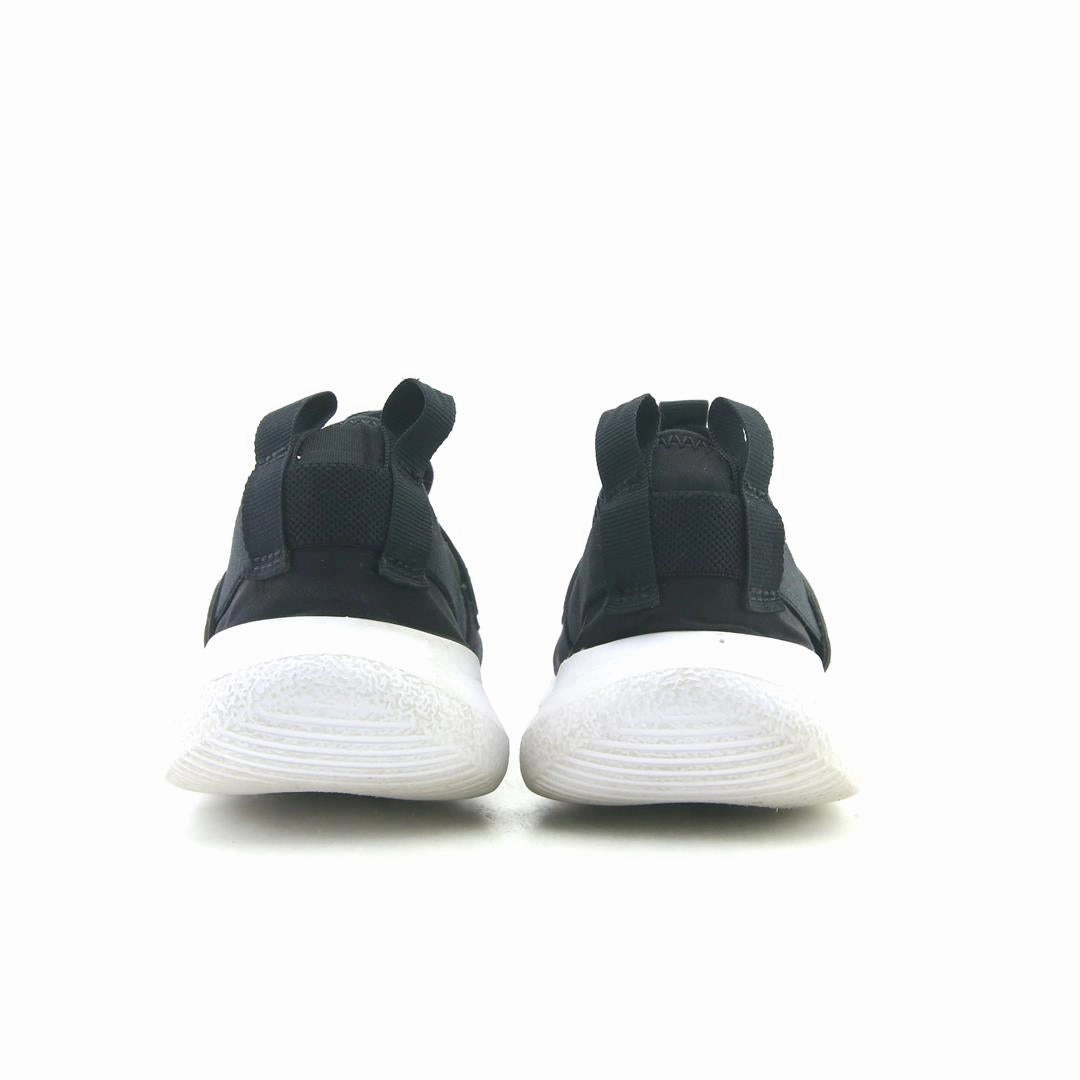 UNDER ARMOUR RUNPLAY Under Armour trainer close-ups