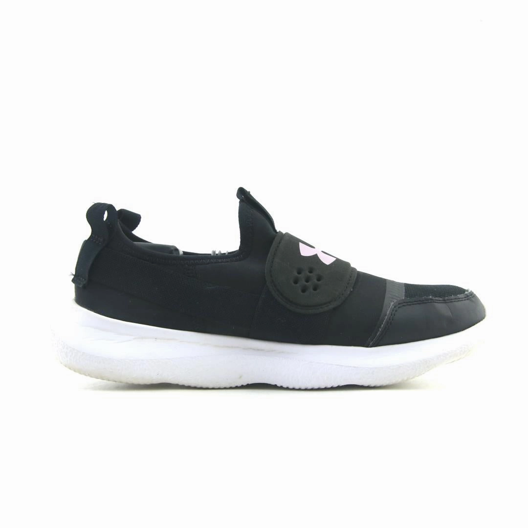 UNDER ARMOUR RUNPLAY Under Armour trainer close-ups