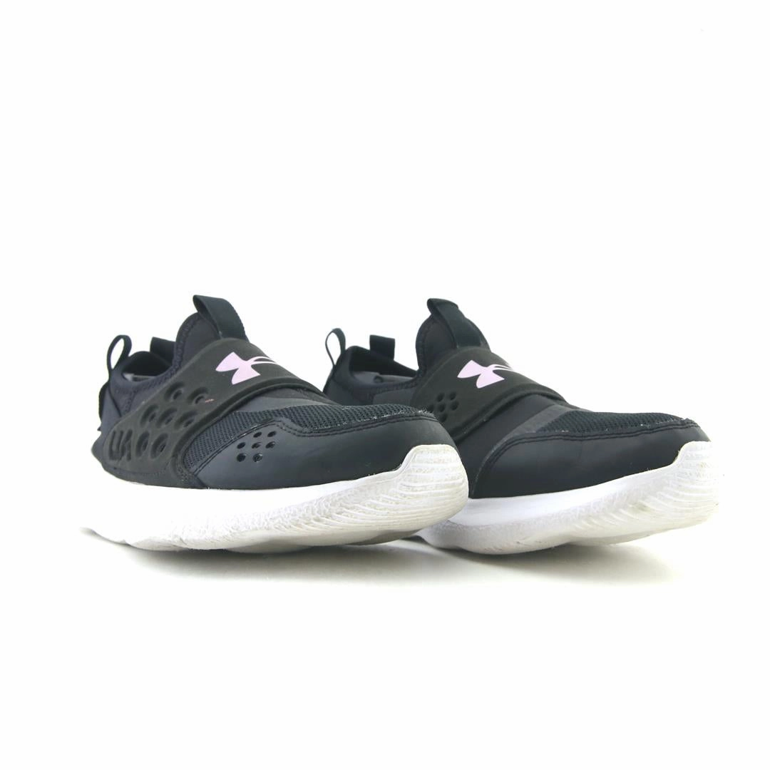 UNDER ARMOUR RUNPLAY Under Armour trainer close-ups