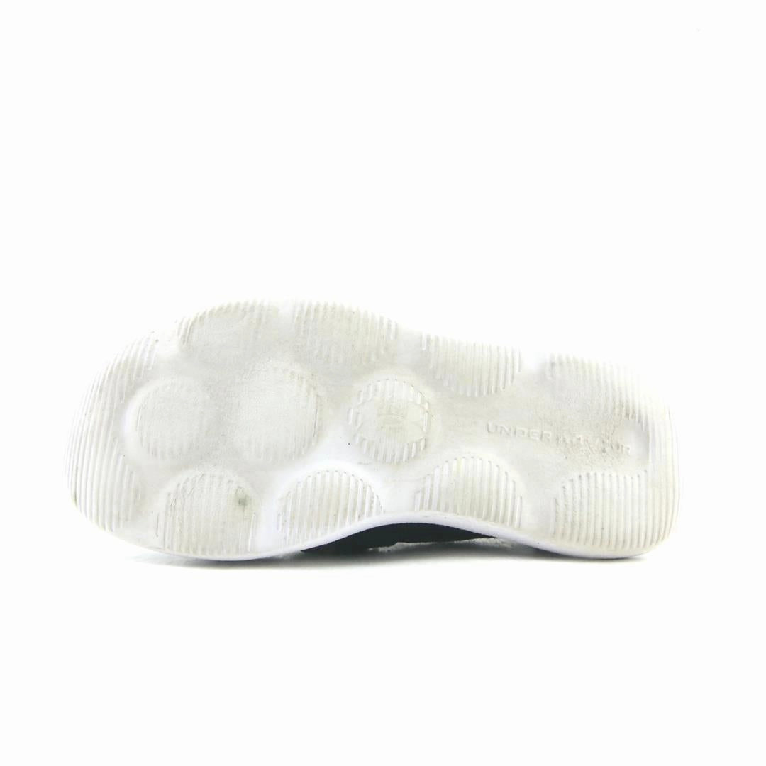 UNDER ARMOUR RUNPLAY Under Armour trainer close-ups